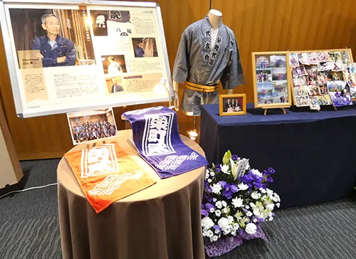 葬儀事例「父から学んだこと」のギャラリー画像1枚目 故人様の仕事や地域活動に関する品を展示