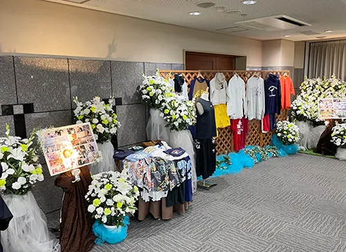 葬儀事例「ファッションデザイナーの父」のギャラリー画像2枚目 デザイナーの父の愛用の洋服を展示