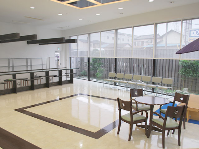 入間法要殿のロビー