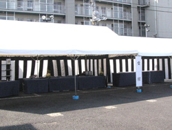 徳願寺会館のテント設営写真