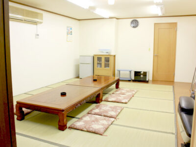 八街光明ホールの控室写真