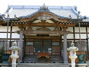 自徳院の外観写真