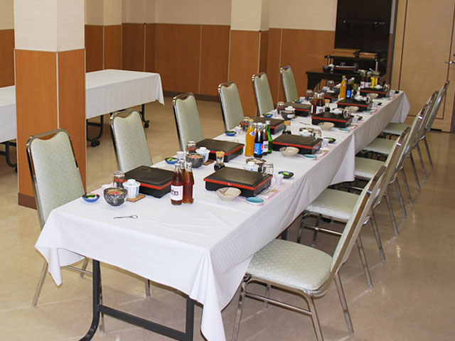 日高法要殿の会食場
