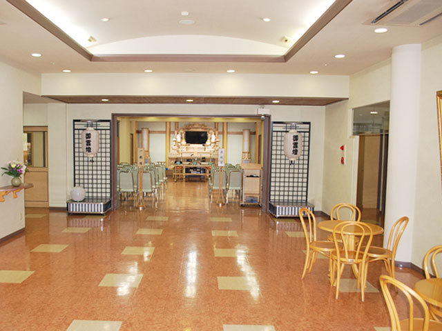 日高法要殿のロビー