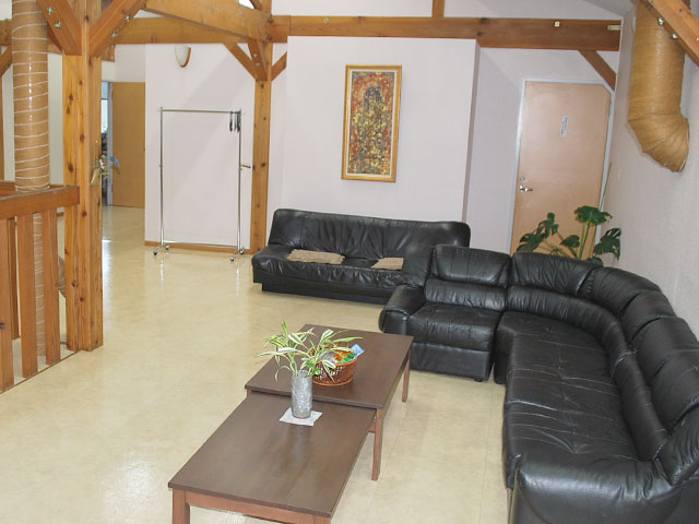 毛呂山法要殿のロビー