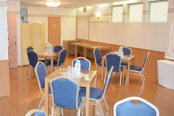 グラーテストネ前の会食場