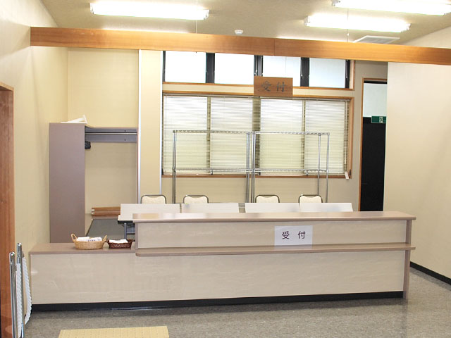 北岩岡法要殿のロビー