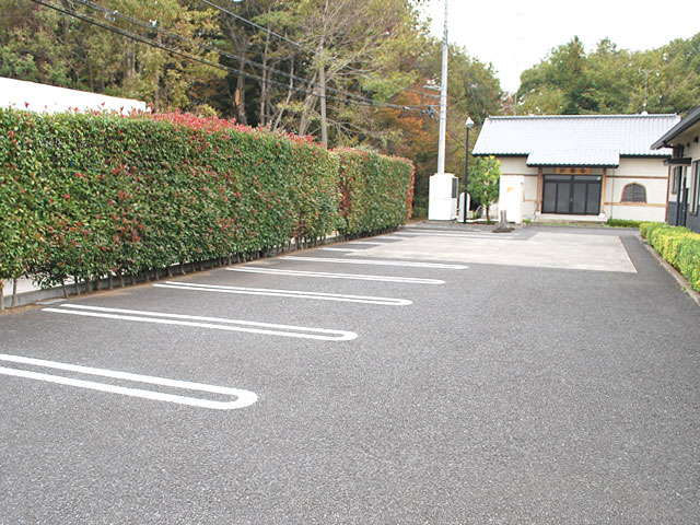 北岩岡法要殿の駐車場