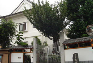 理性院会館の外観写真