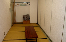 燈明寺 明聖会館の控え室写真