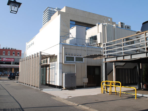 エルシーホールの外観2