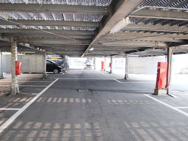 エルシーホールの駐車場