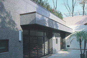 法界寺 常楽院ホールの外観写真