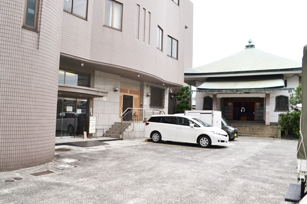 源寿院会館セレモニーホールの外観