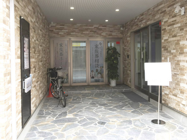 メモリーゼ金町のエントランス